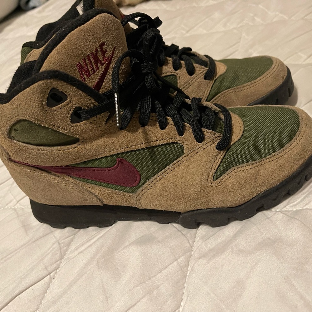 Nike Air Vintage 1994 Caldera Plus ACG hiking boots size 6.5